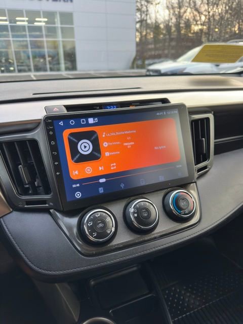 Used 2015 Toyota RAV4 LE image 10