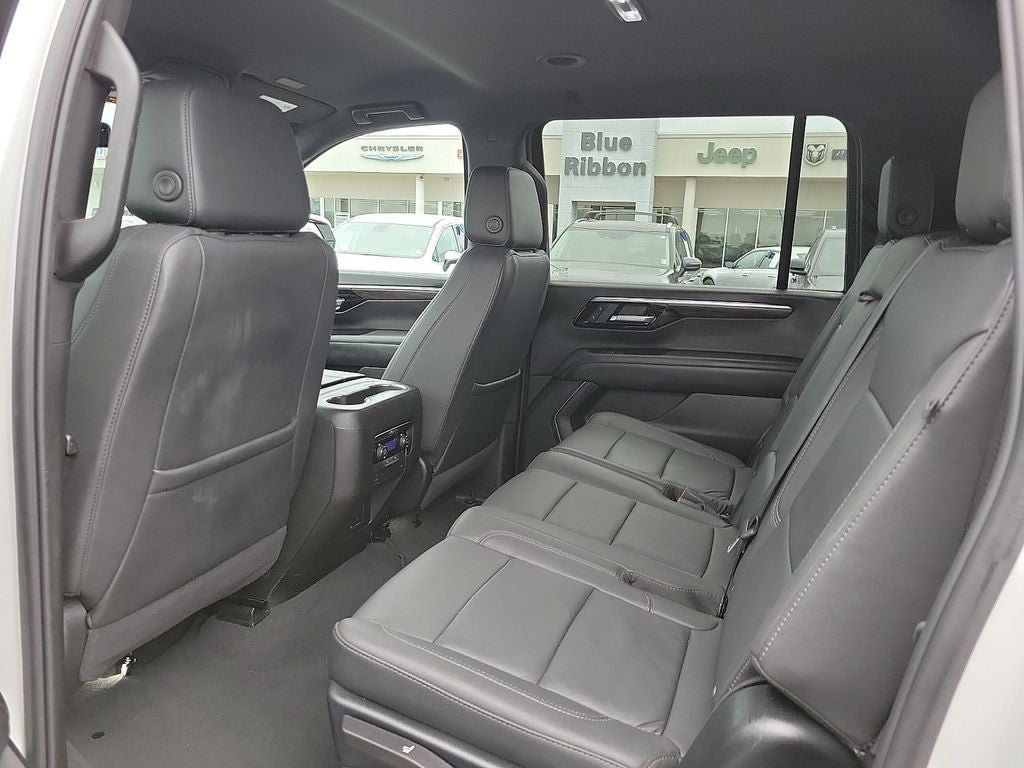 Used 2025 Chevrolet Suburban Z71 AWD/4WD image 11