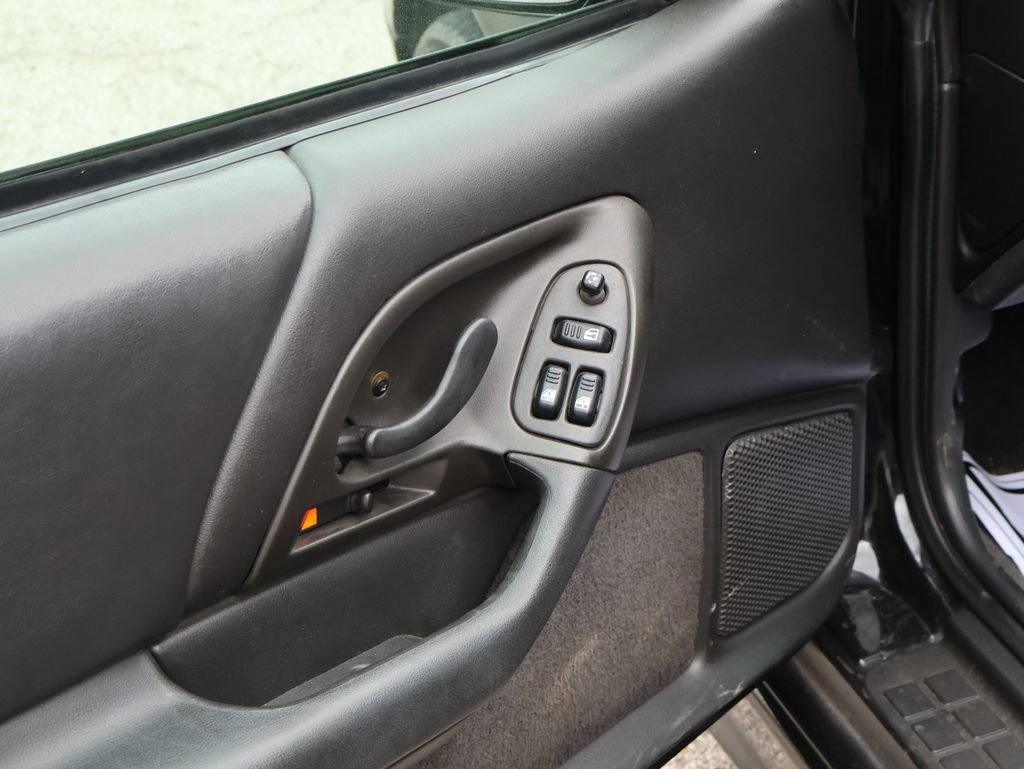 Used 2002 Chevrolet Camaro Z28 w/ Sport Appearance Pkg RWD image 37