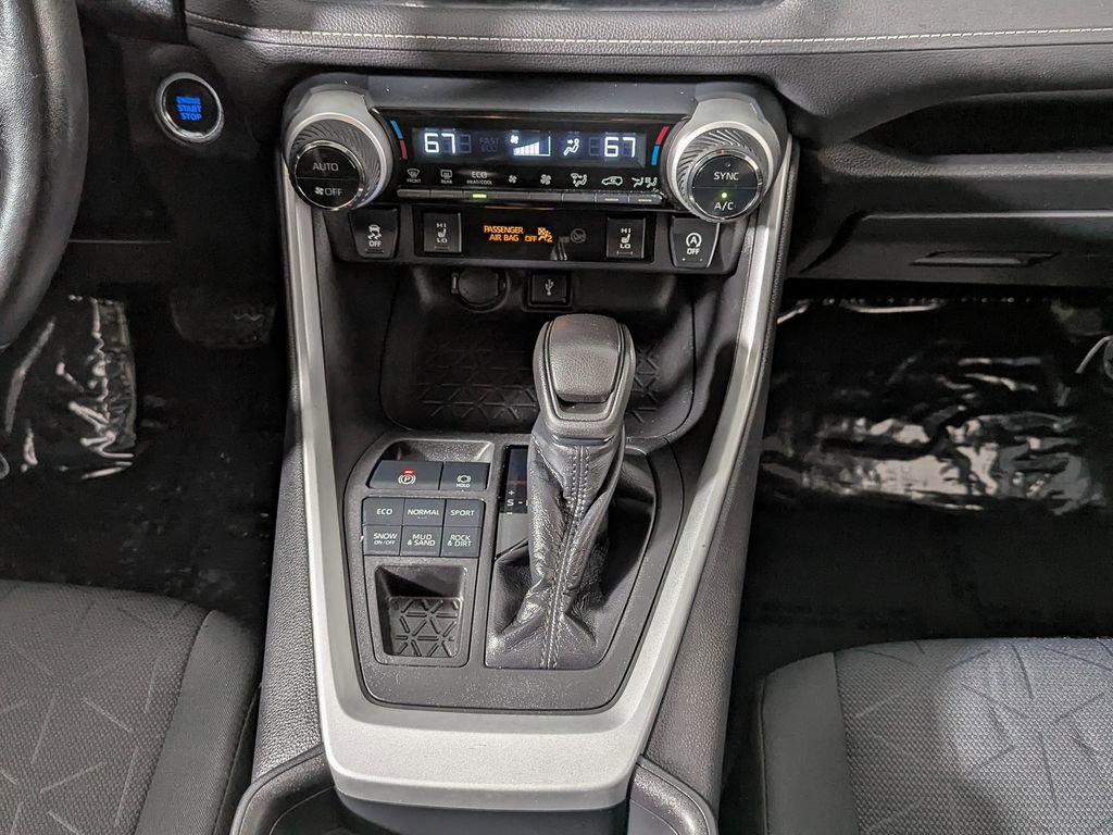 Used 2021 Toyota RAV4 XLE w/ Convenience Package image 24