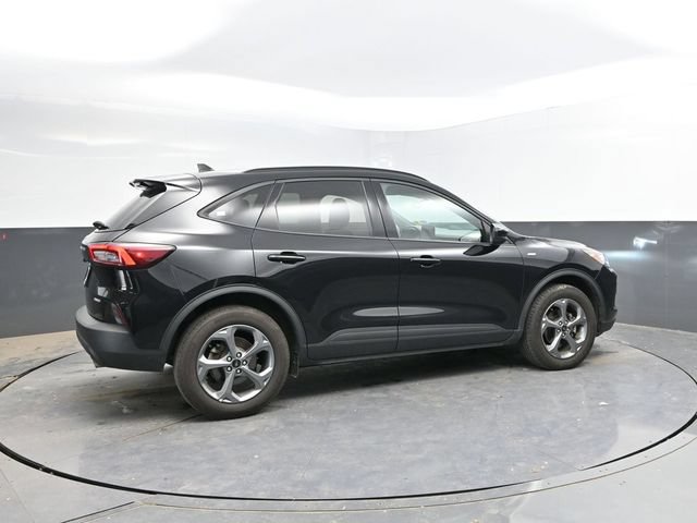 Used 2025 Ford Escape ST-Line Select AWD/4WD image 2