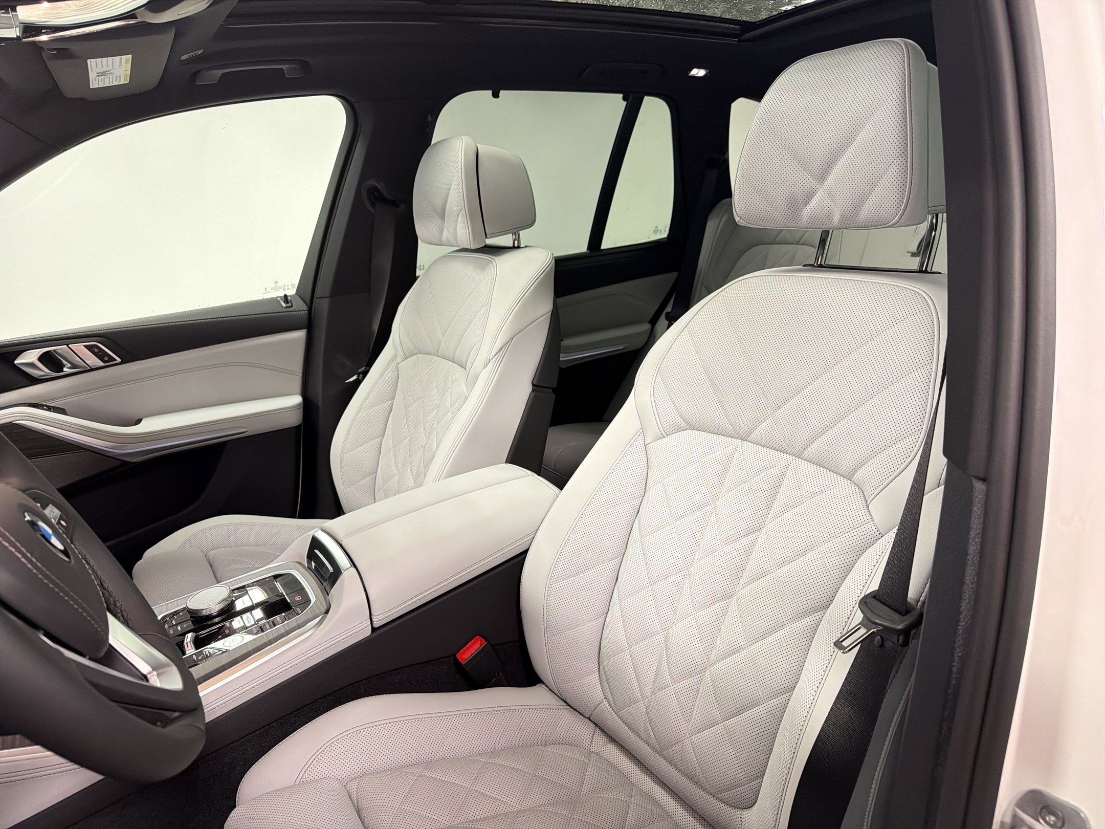 New 2026 BMW X5 sDrive40i w/ Climate Comfort Package RWD image 22