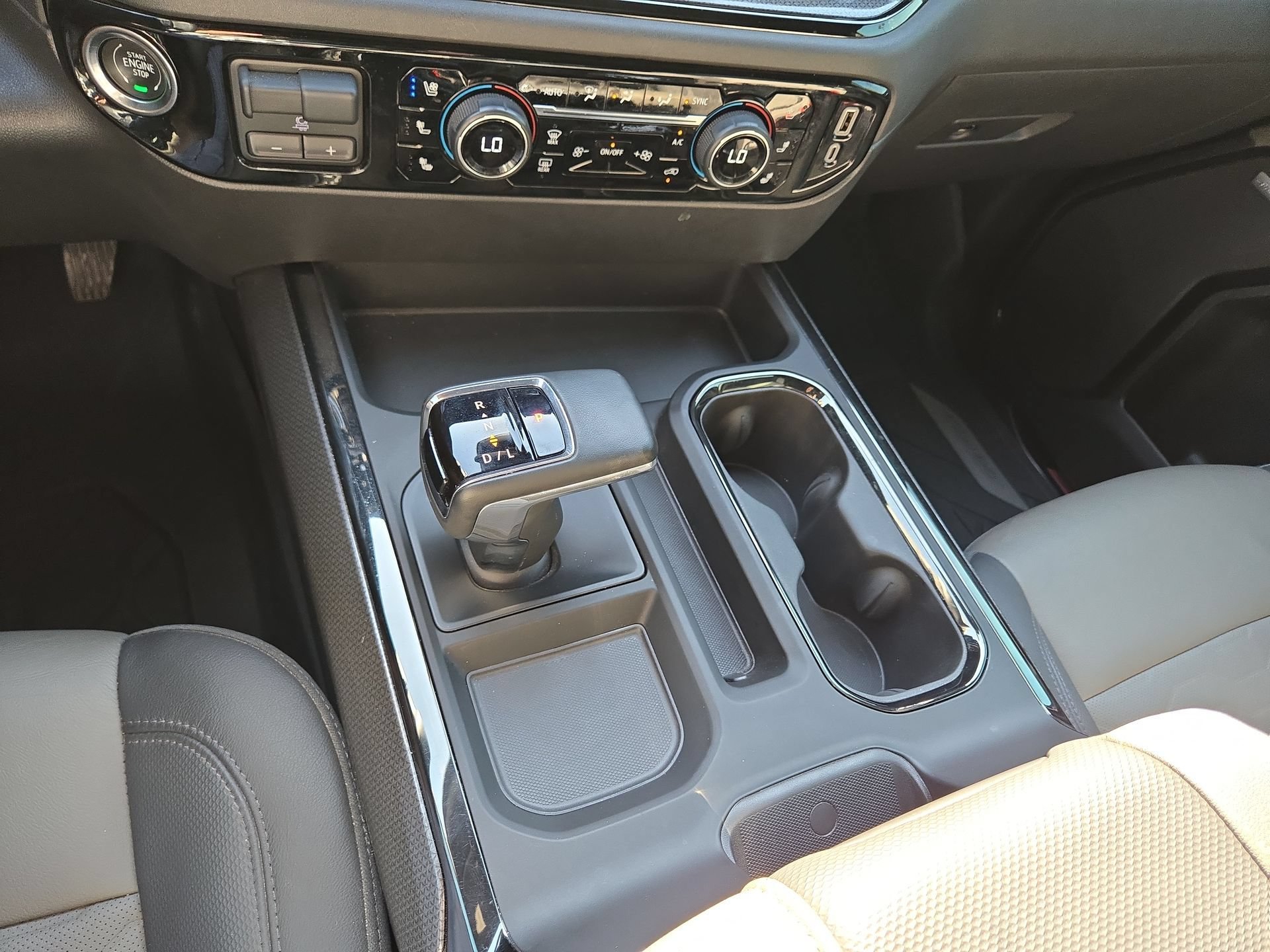 Used 2024 Chevrolet Silverado 1500 ZR2 w/ Technology Package AWD/4WD image 22