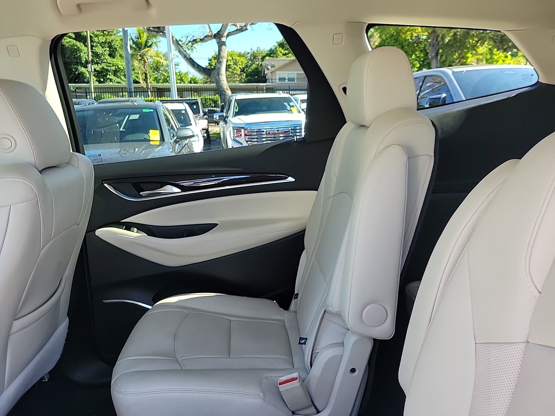 Used 2024 Buick Enclave Essence w/ Sport Touring Edition image 21