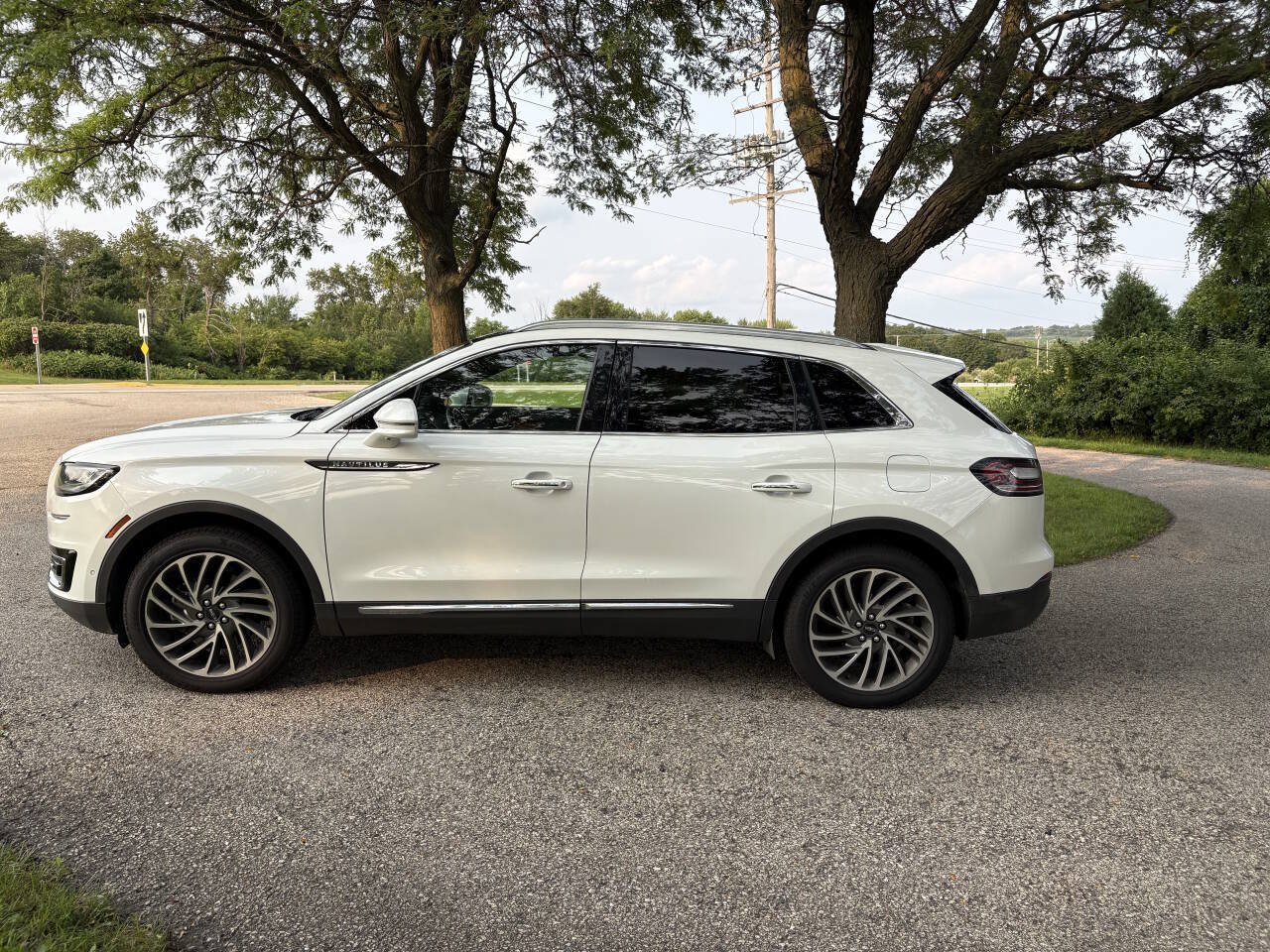 Used 2020 Lincoln Nautilus Reserve w/ Equipment Group 201A AWD/4WD image 2