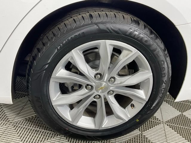Used 2023 Chevrolet Malibu LT w/ Driver Confidence Package FWD image 9