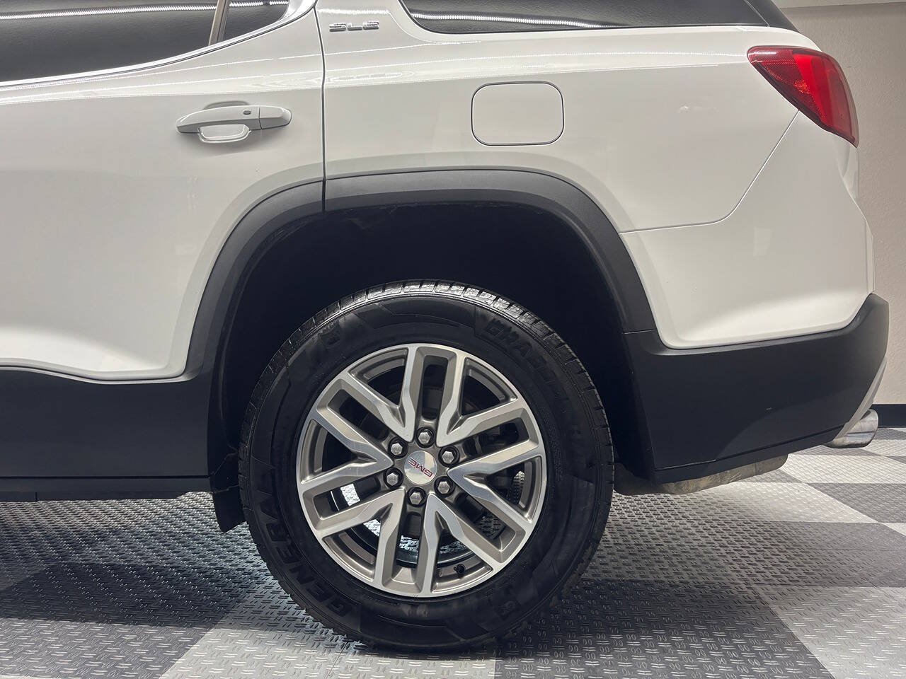 Used 2019 GMC Acadia SLE FWD image 11