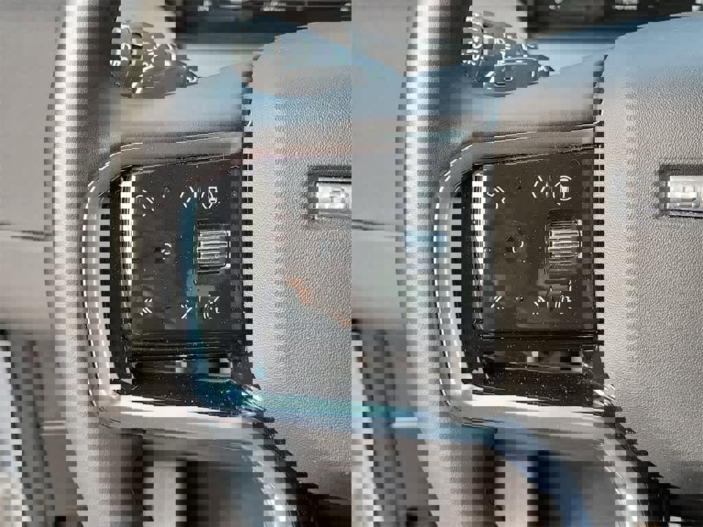 Used 2024 Land Rover Discovery Sport S image 27