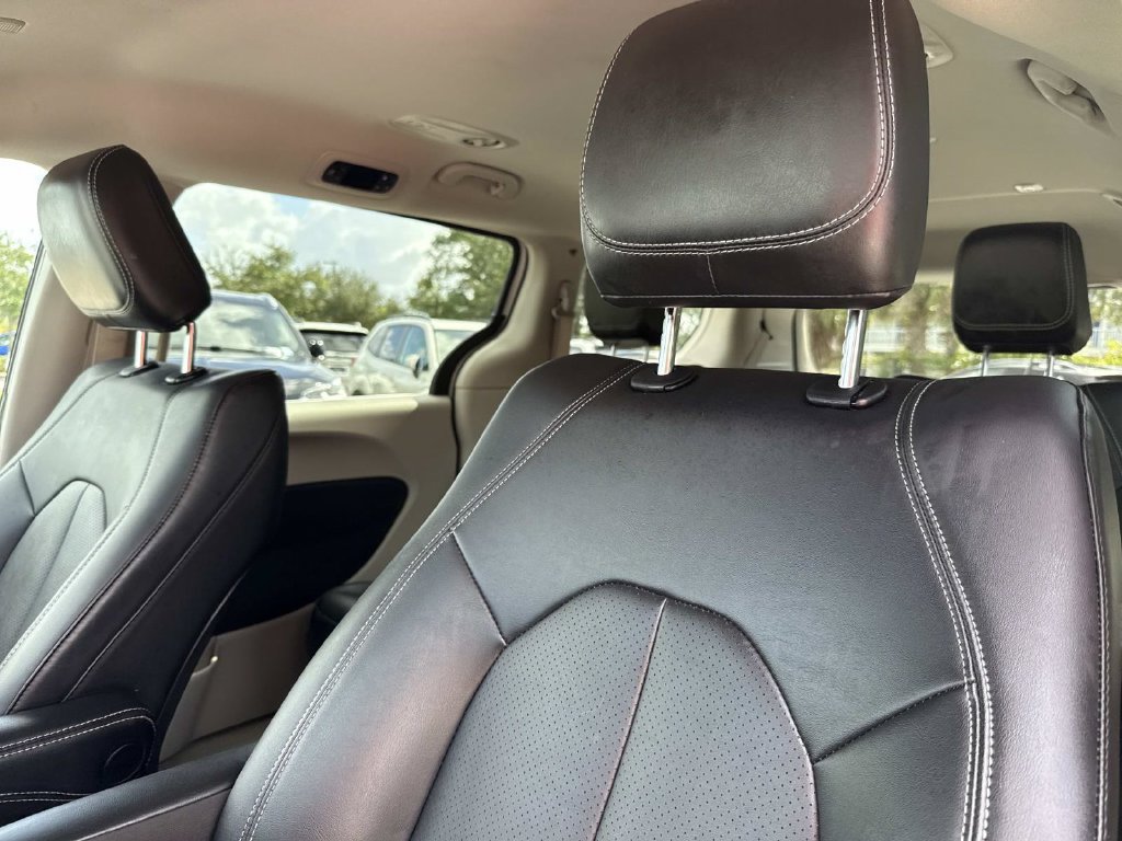 Used 2024 Chrysler Pacifica Limited FWD image 25