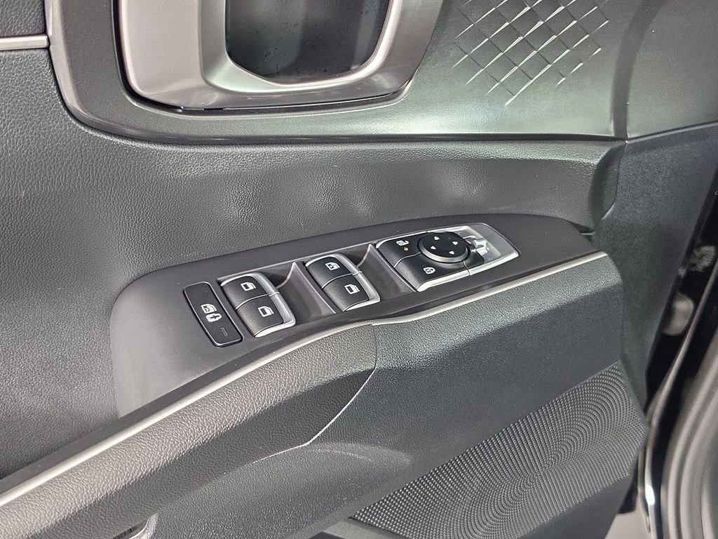 Certified 2026 Kia Sorento LX FWD image 9