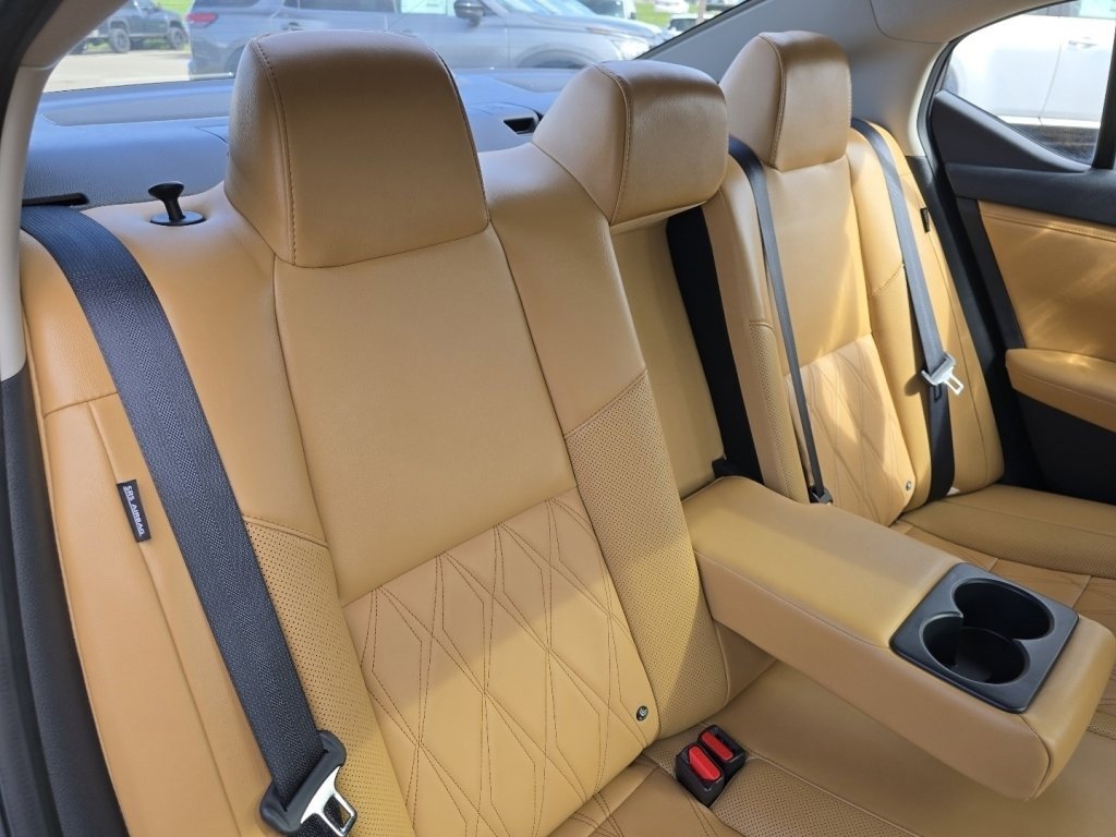 Used 2023 Nissan Sentra SV w/ SV Premium Package image 16