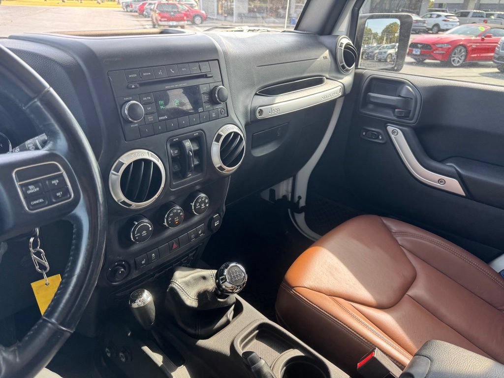 Used 2017 Jeep Wrangler Unlimited Rubicon w/ Cold Weather Group AWD/4WD image 13