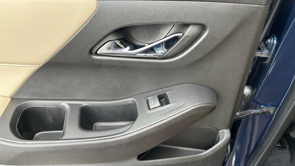 Used 2022 Chevrolet Traverse LS image 18