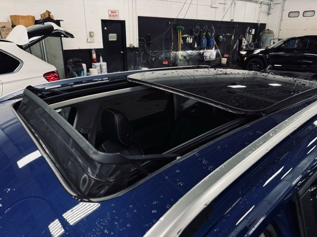 Used 2023 Volkswagen Taos SE w/ Panoramic Sunroof Package image 11