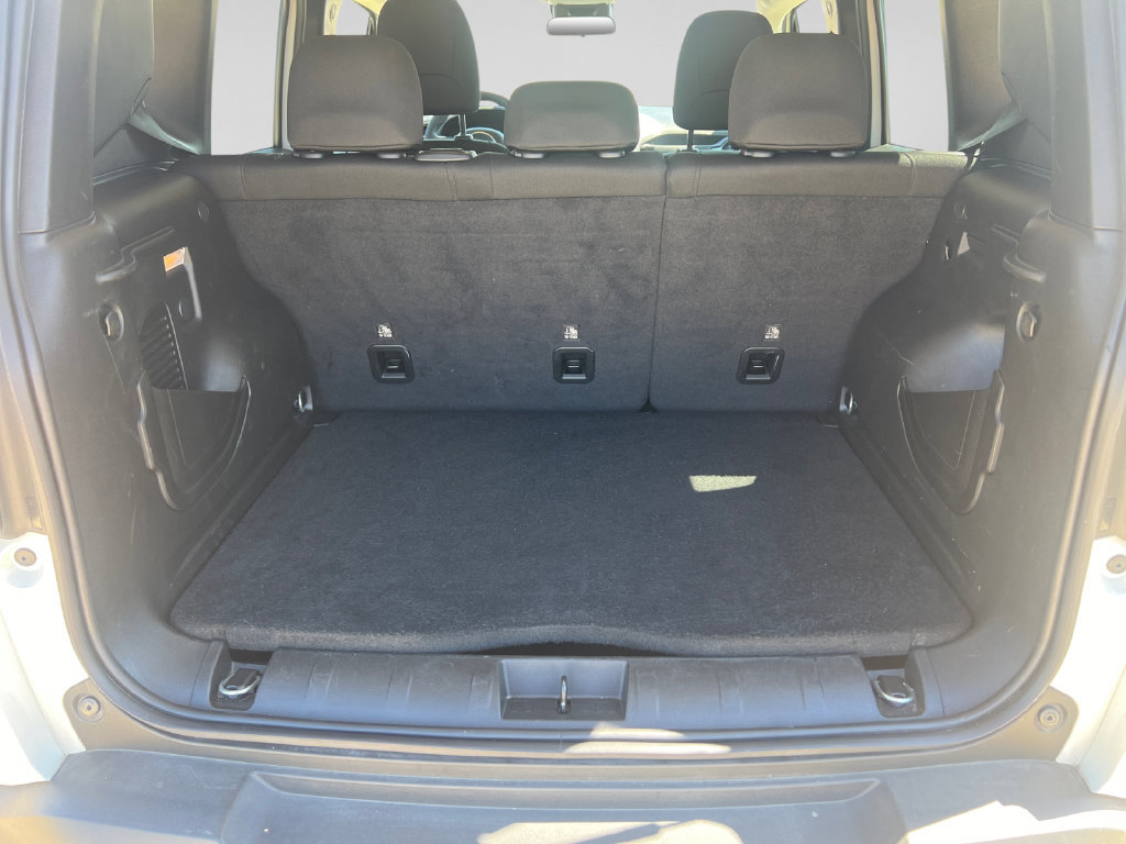 Used 2023 Jeep Renegade Latitude AWD/4WD image 30