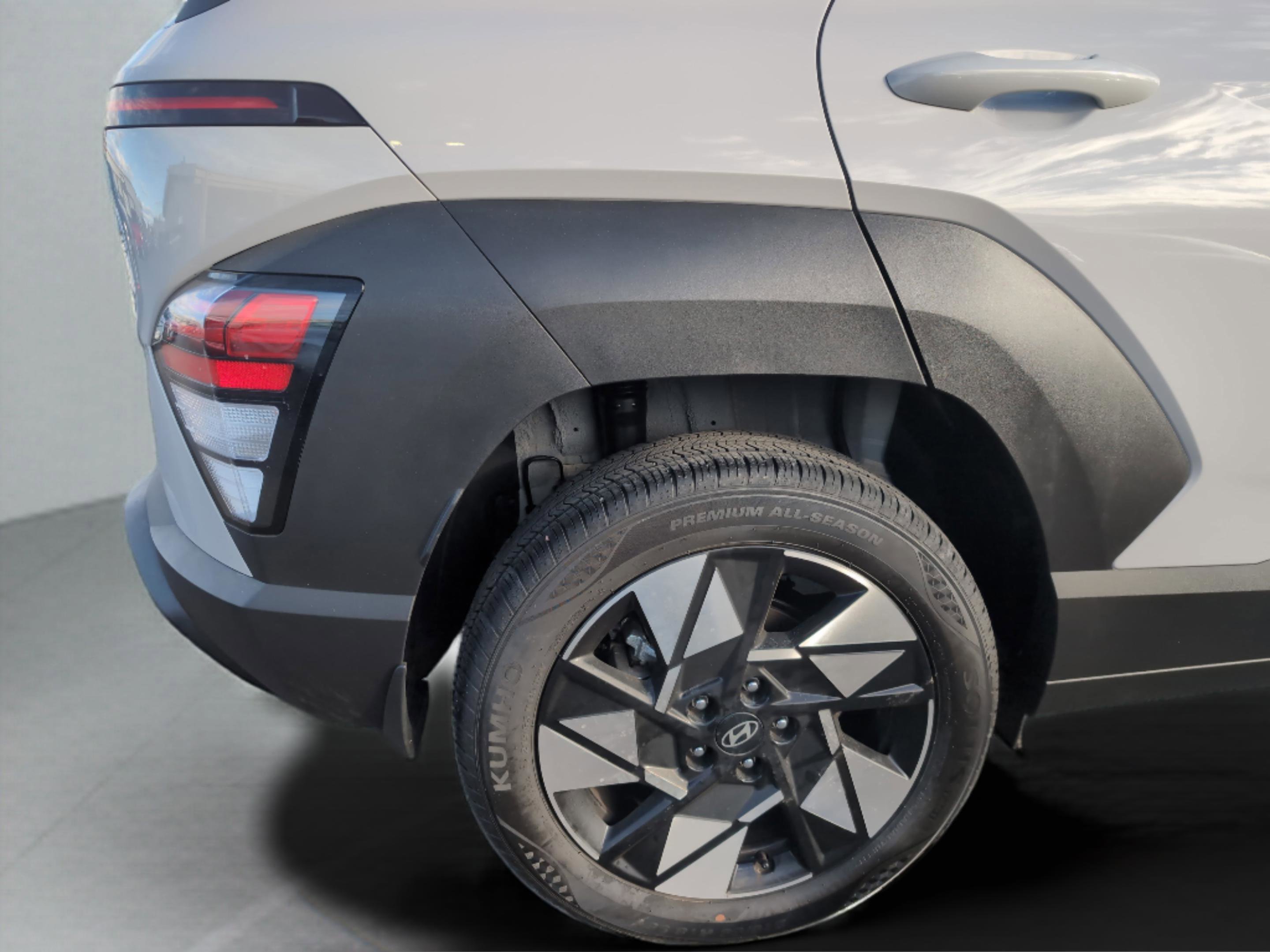 Used 2025 Hyundai Kona SEL image 12