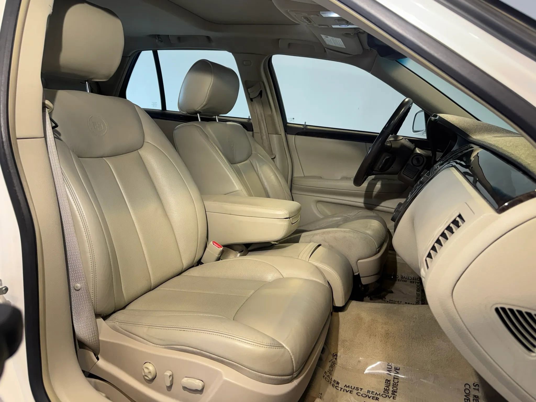 Used 2011 Cadillac DTS Luxury FWD image 23