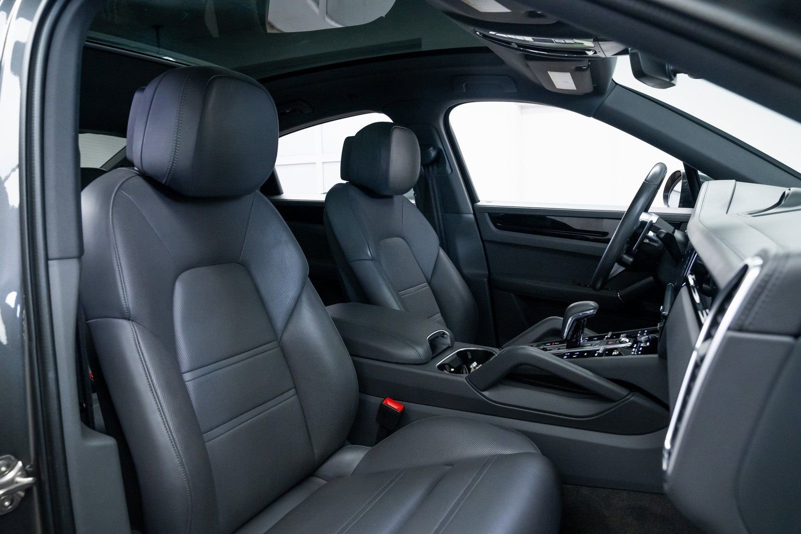 Used 2022 Porsche Cayenne Coupe image 25