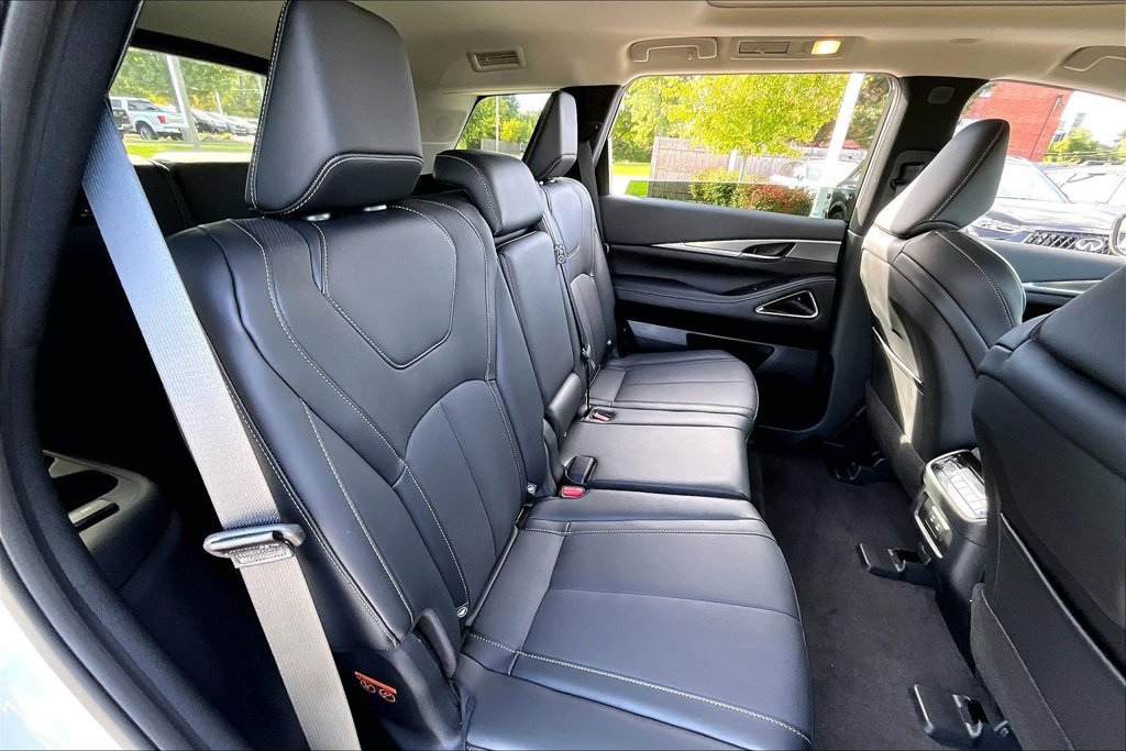 Certified 2027 INFINITI QX60 Luxe w/ Cargo Package AWD/4WD image 29
