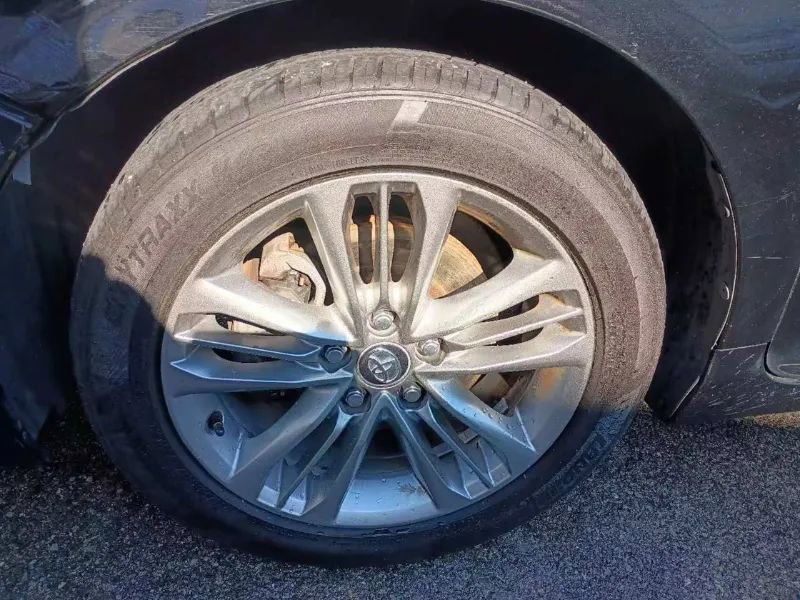 Used 2017 Toyota Camry XSE image 2