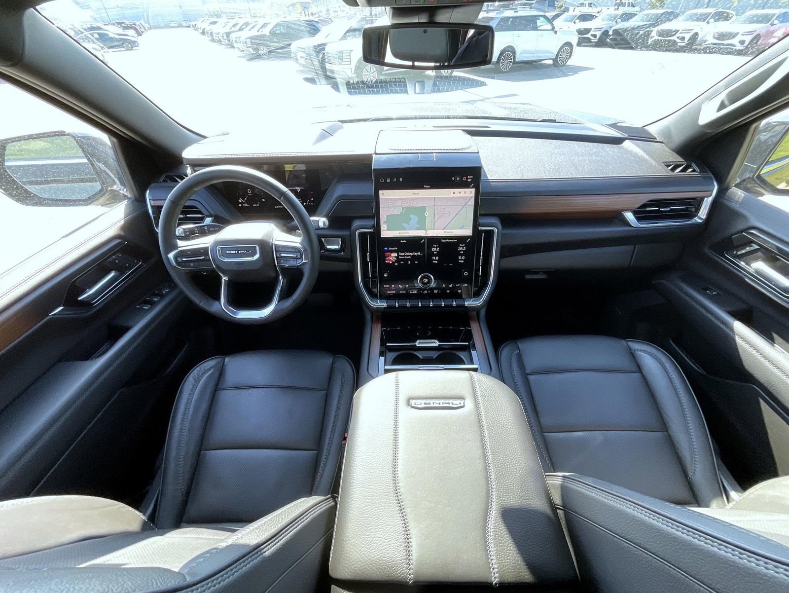 Used 2025 GMC Yukon XL Denali AWD/4WD image 13