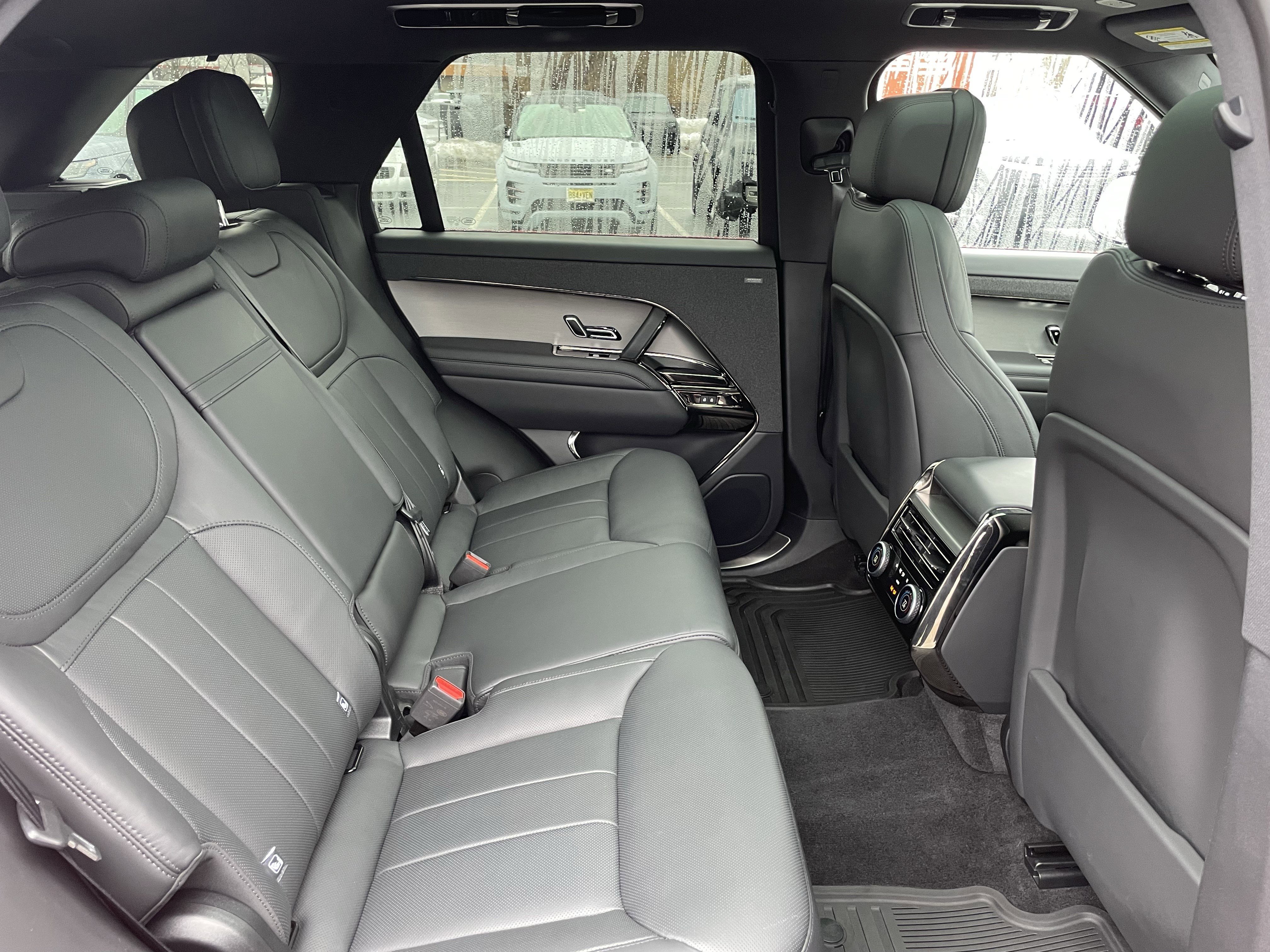 Used 2024 Land Rover Range Rover Sport Dynamic SE image 31