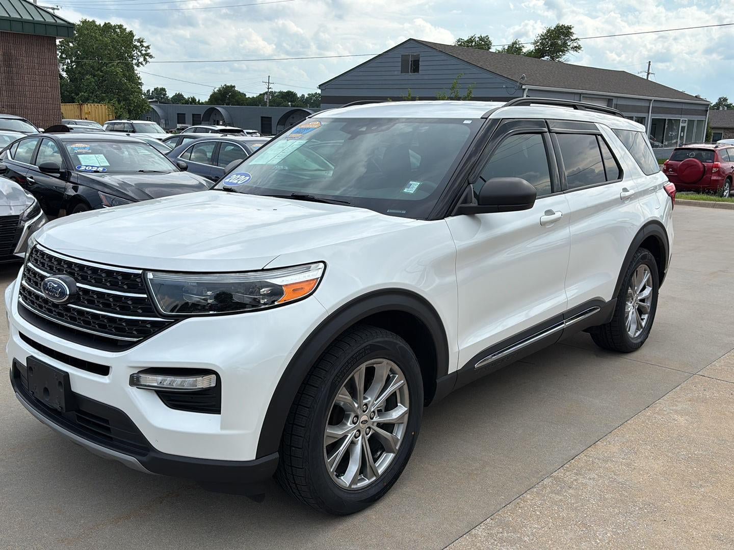 Used 2020 Ford Explorer XLT w/ Equipment Group 202A AWD/4WD image 3