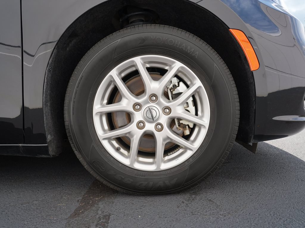 Used 2025 Chrysler Pacifica Select FWD image 30