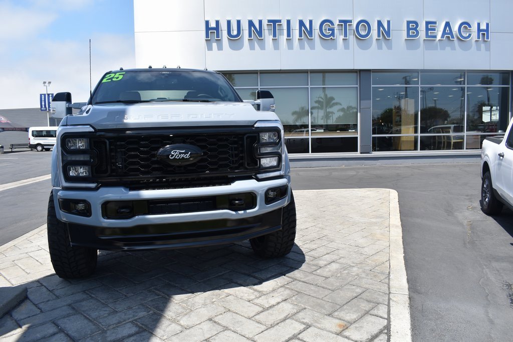 Used 2025 Ford F450 Lariat w/ FX4 Off-Road Package image 31