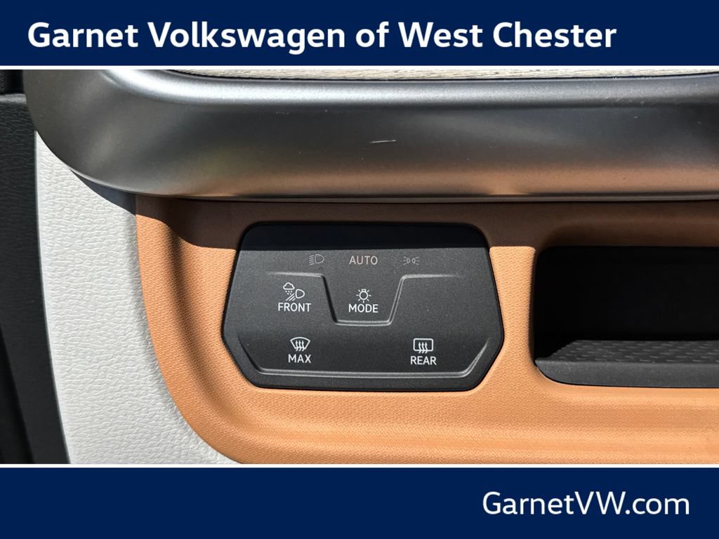 New 2025 Volkswagen ID. Buzz 1st Edition AWD/4WD image 40