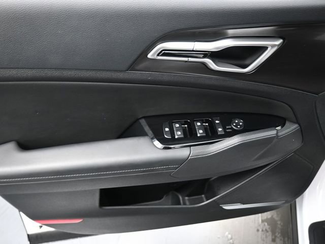 Used 2025 Kia Sportage EX image 13