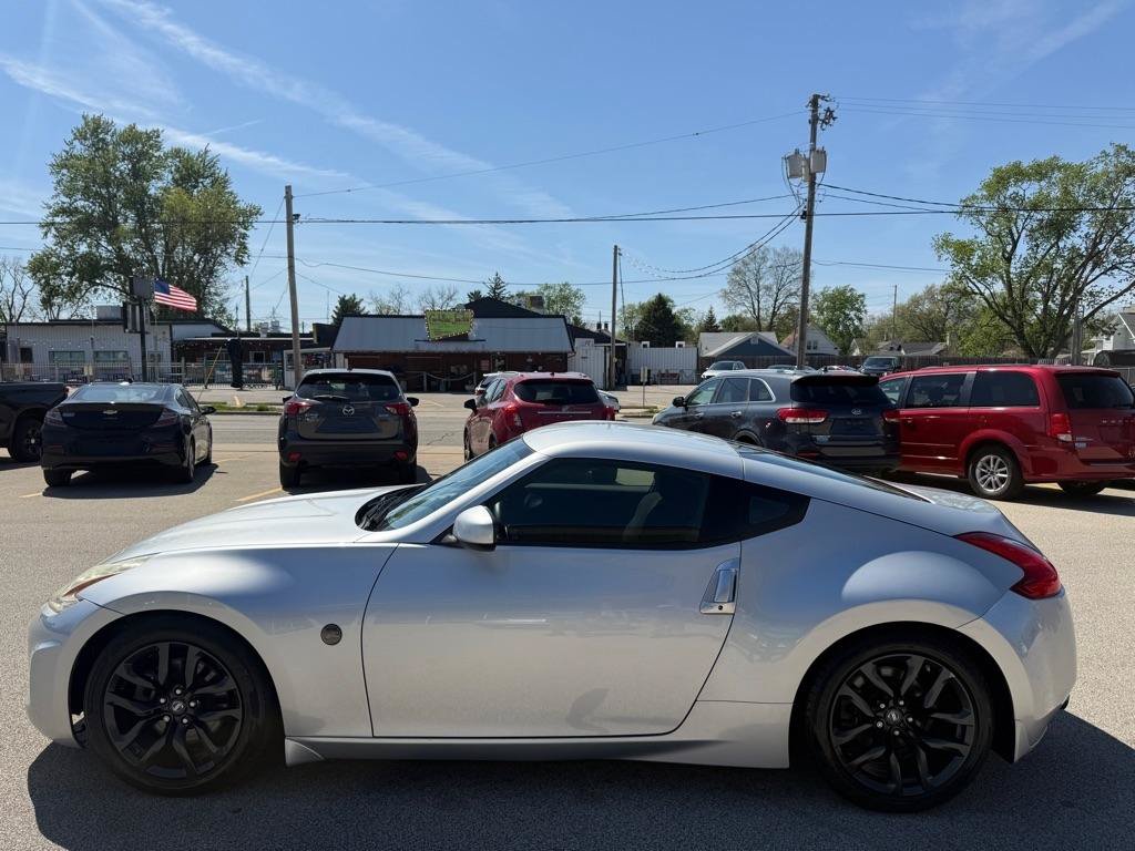Used 2015 Nissan 370Z Coupe RWD image 5