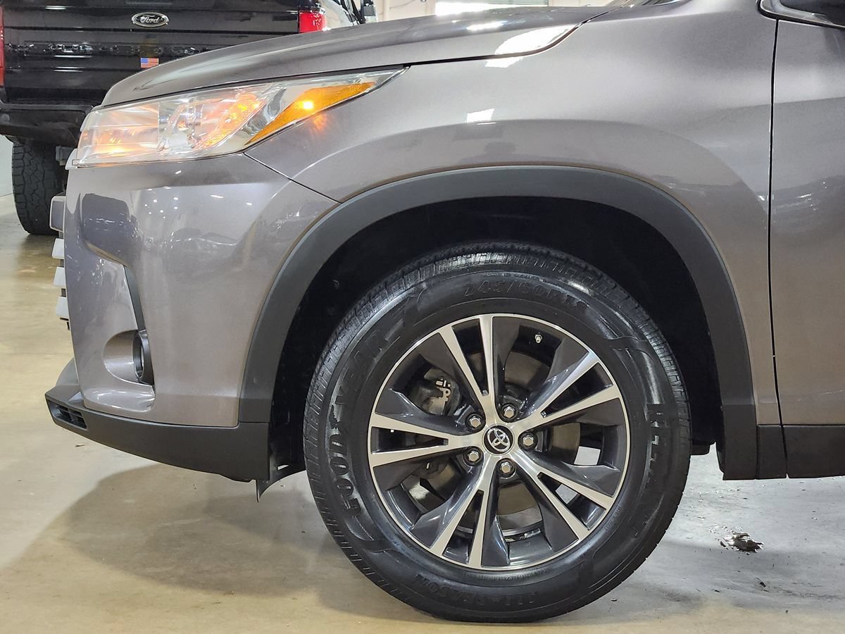 Used 2019 Toyota Highlander Plus FWD image 5