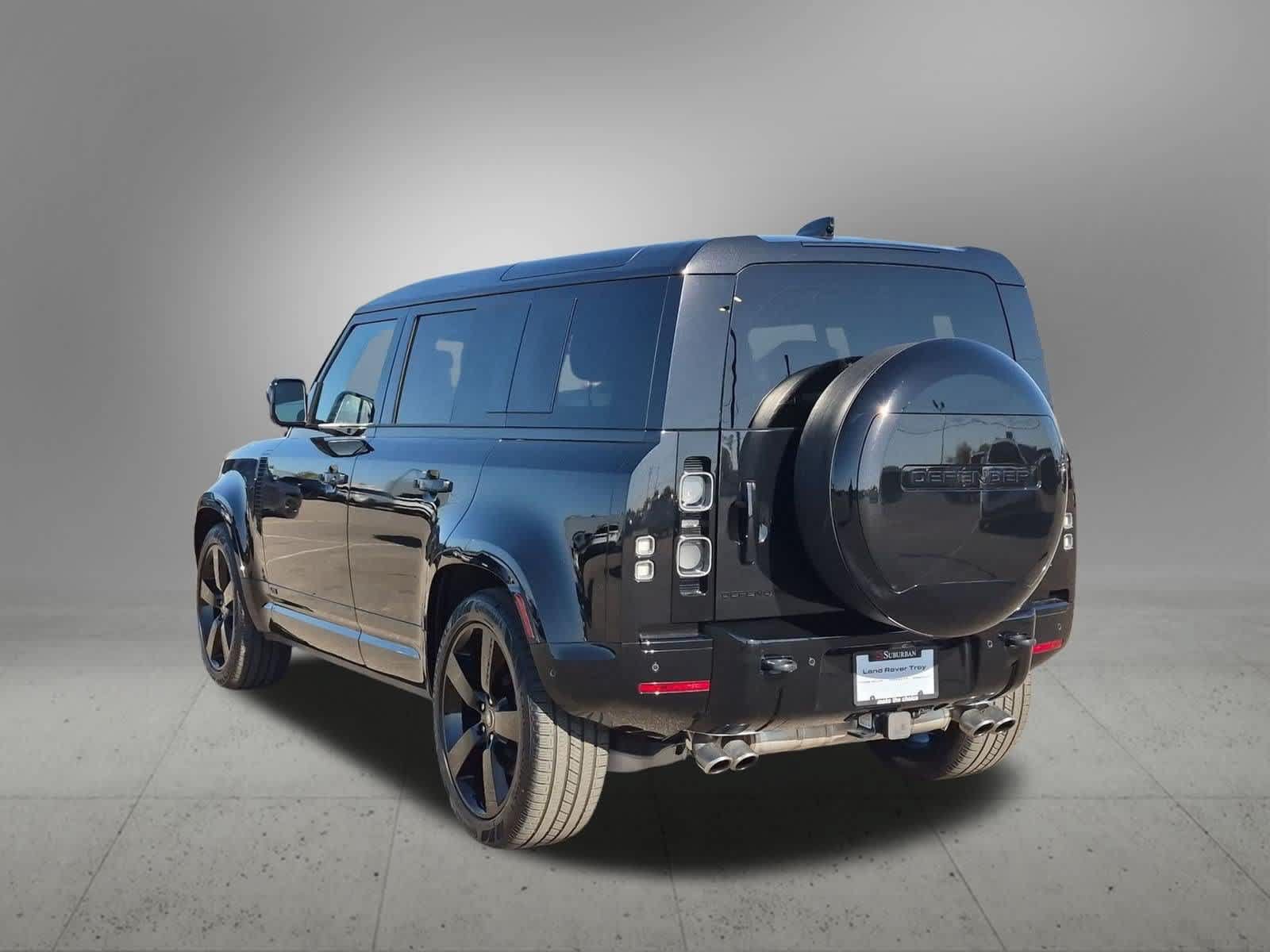 Certified 2025 Land Rover Defender 110 V8 AWD/4WD image 4