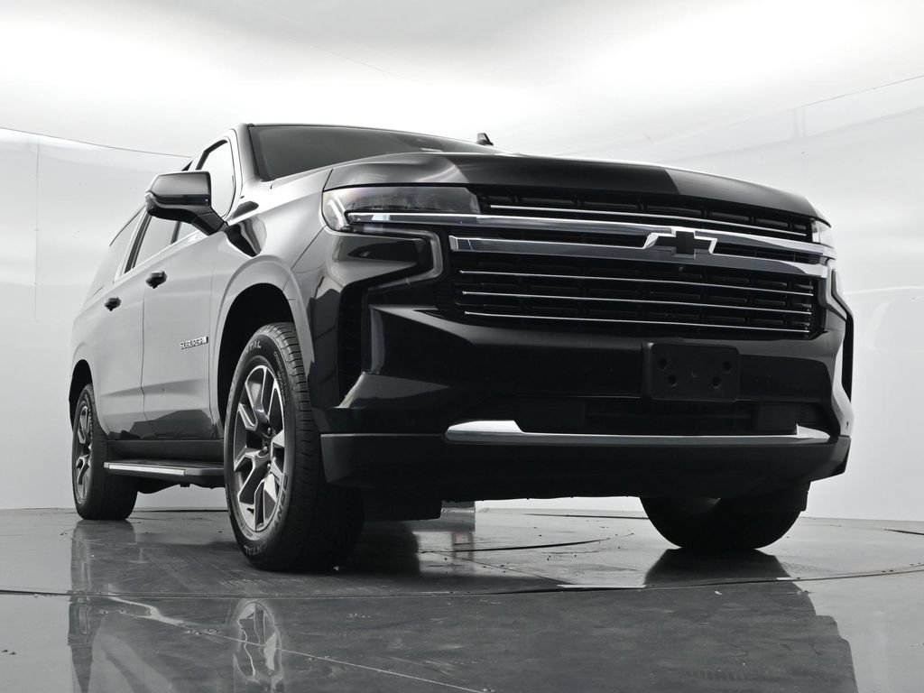 Used 2024 Chevrolet Suburban LT w/ LT Signature Plus Package RWD image 27