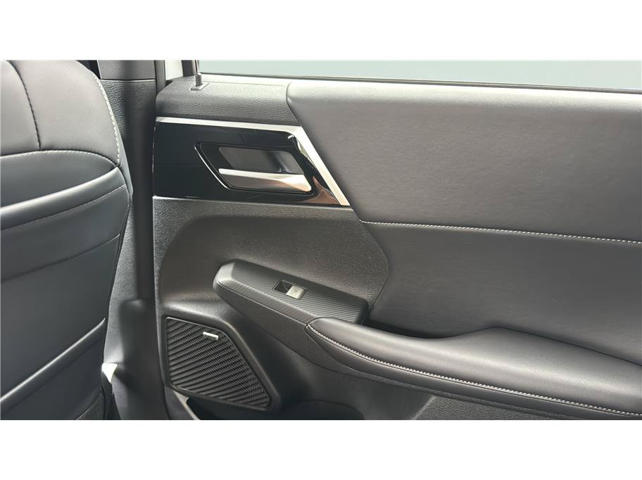 New 2026 Mitsubishi Outlander SE AWD/4WD image 16
