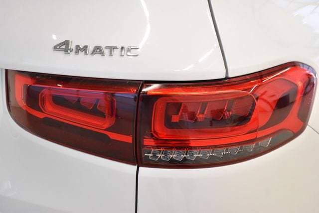 Used 2022 Mercedes-Benz GLB 250 4MATIC image 12
