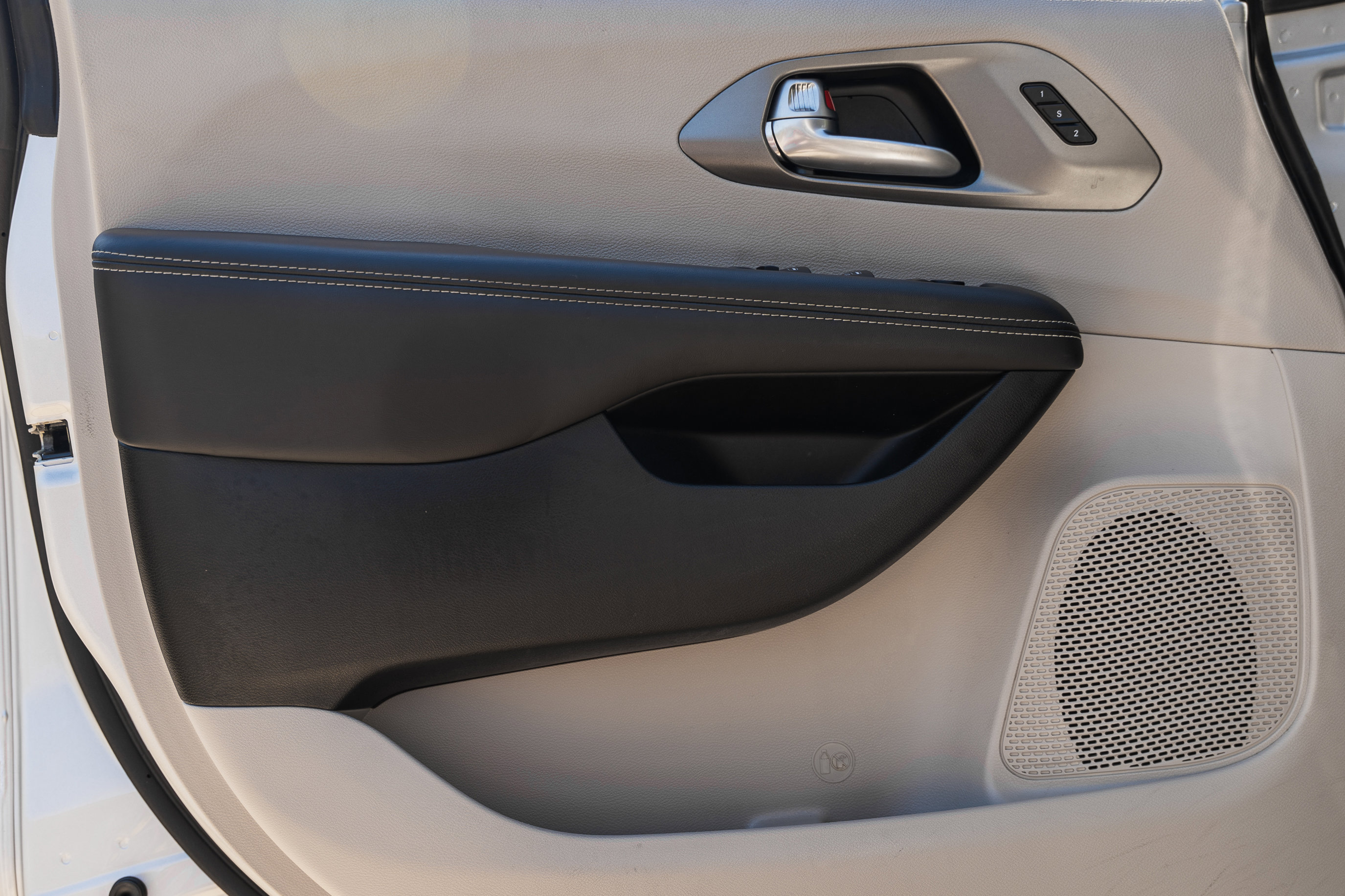 Used 2024 Chrysler Pacifica Touring-L image 20