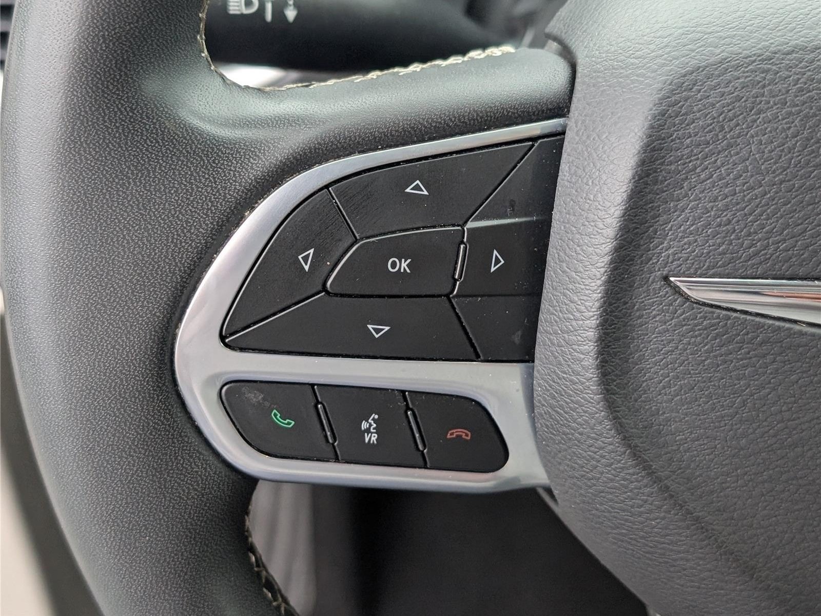 Used 2023 Chrysler Pacifica Touring-L FWD image 22