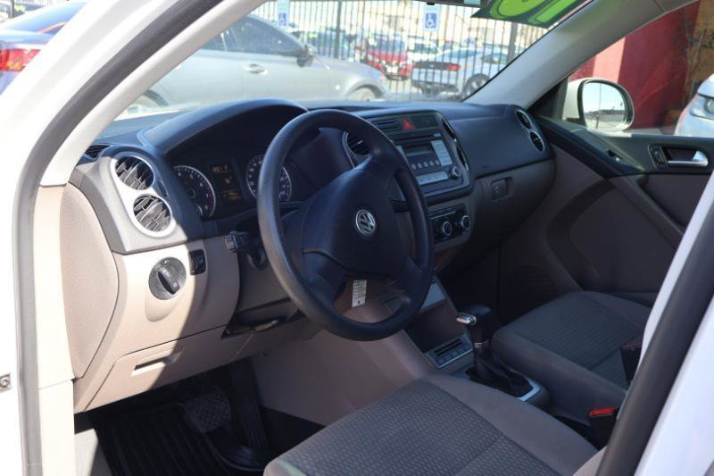 Used 2010 Volkswagen Tiguan 2WD image 13