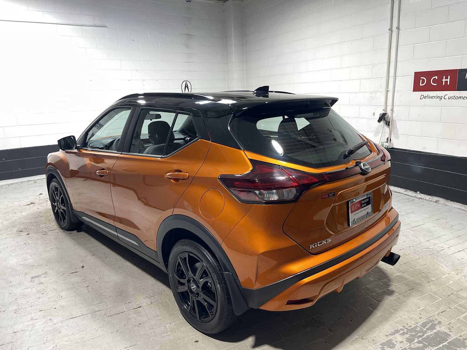 Used 2024 Nissan Kicks SR w/ SR Premium Package FWD image 4