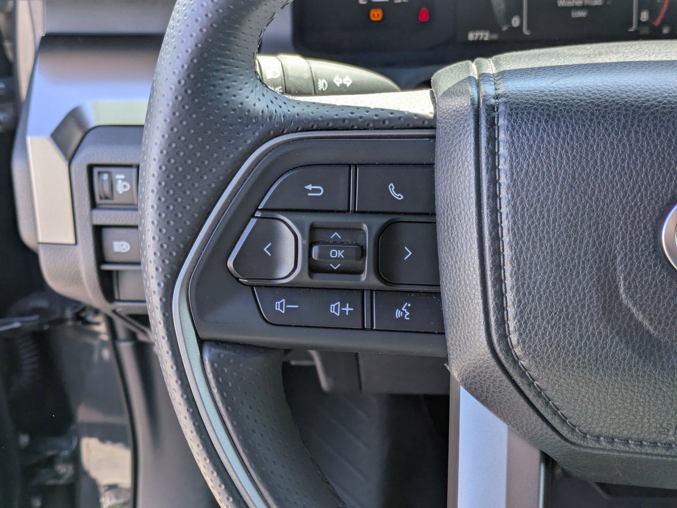 Used 2025 Toyota 4Runner SR5 AWD/4WD image 19