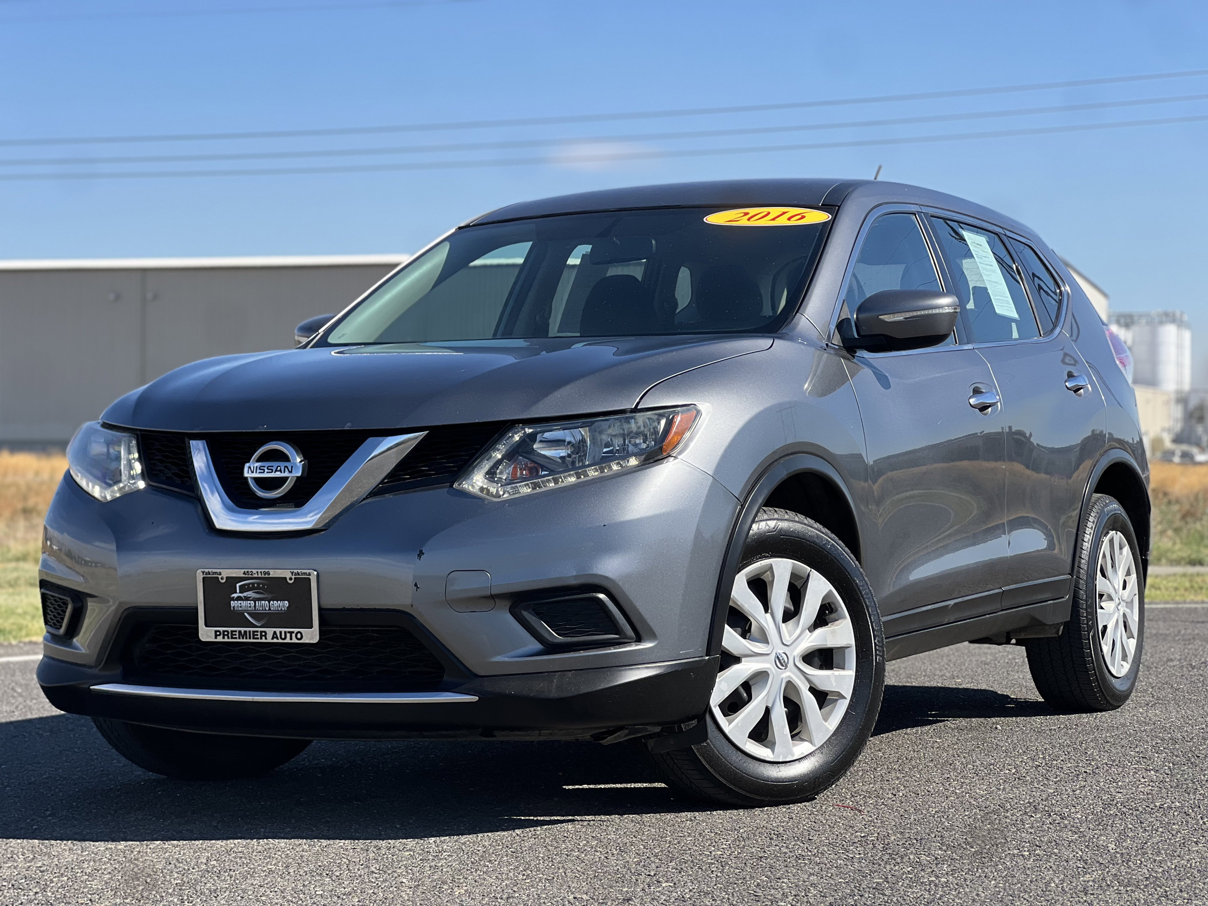 Used 2015 Nissan Rogue S AWD/4WD image 1