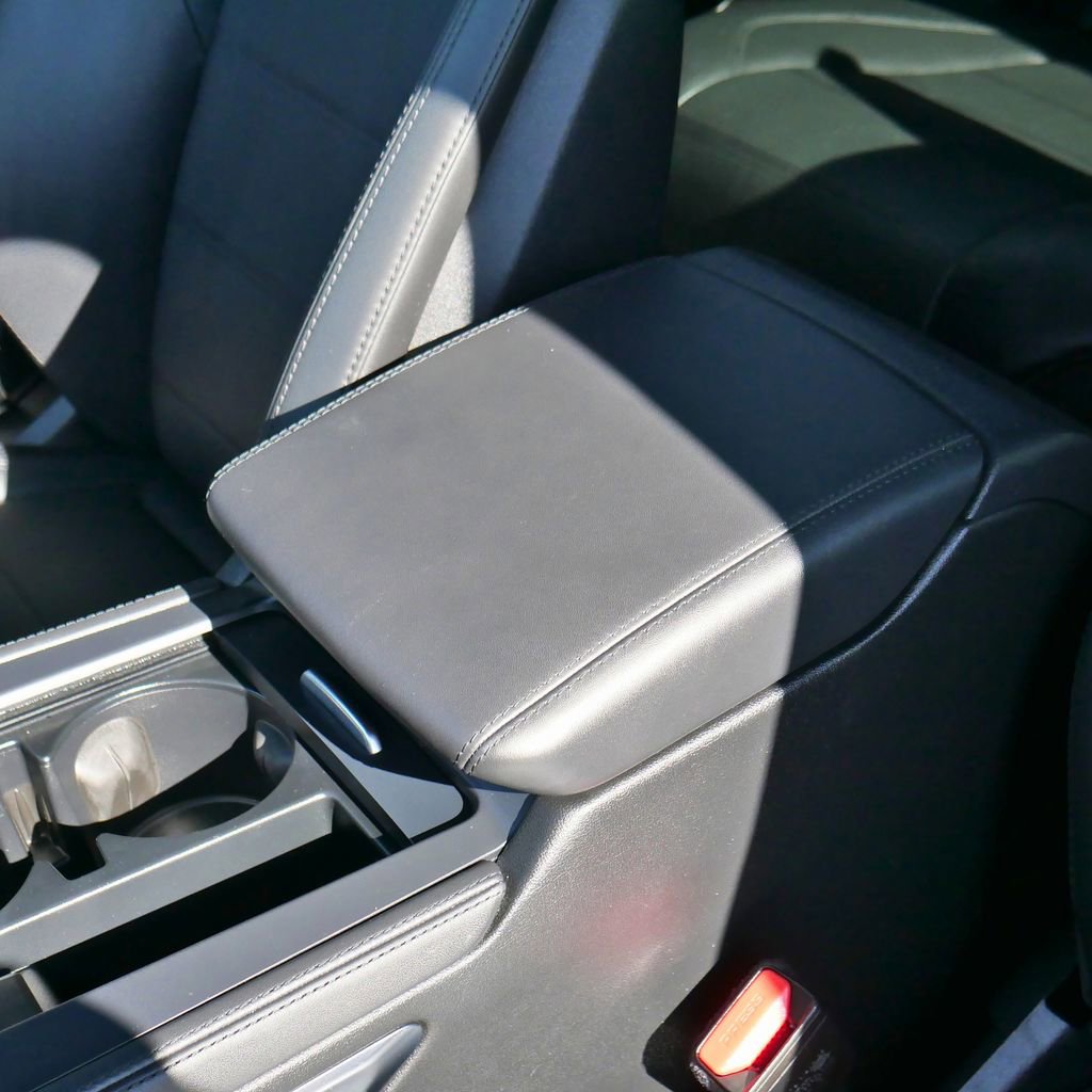 Used 2024 Jaguar F-PACE SVR image 37