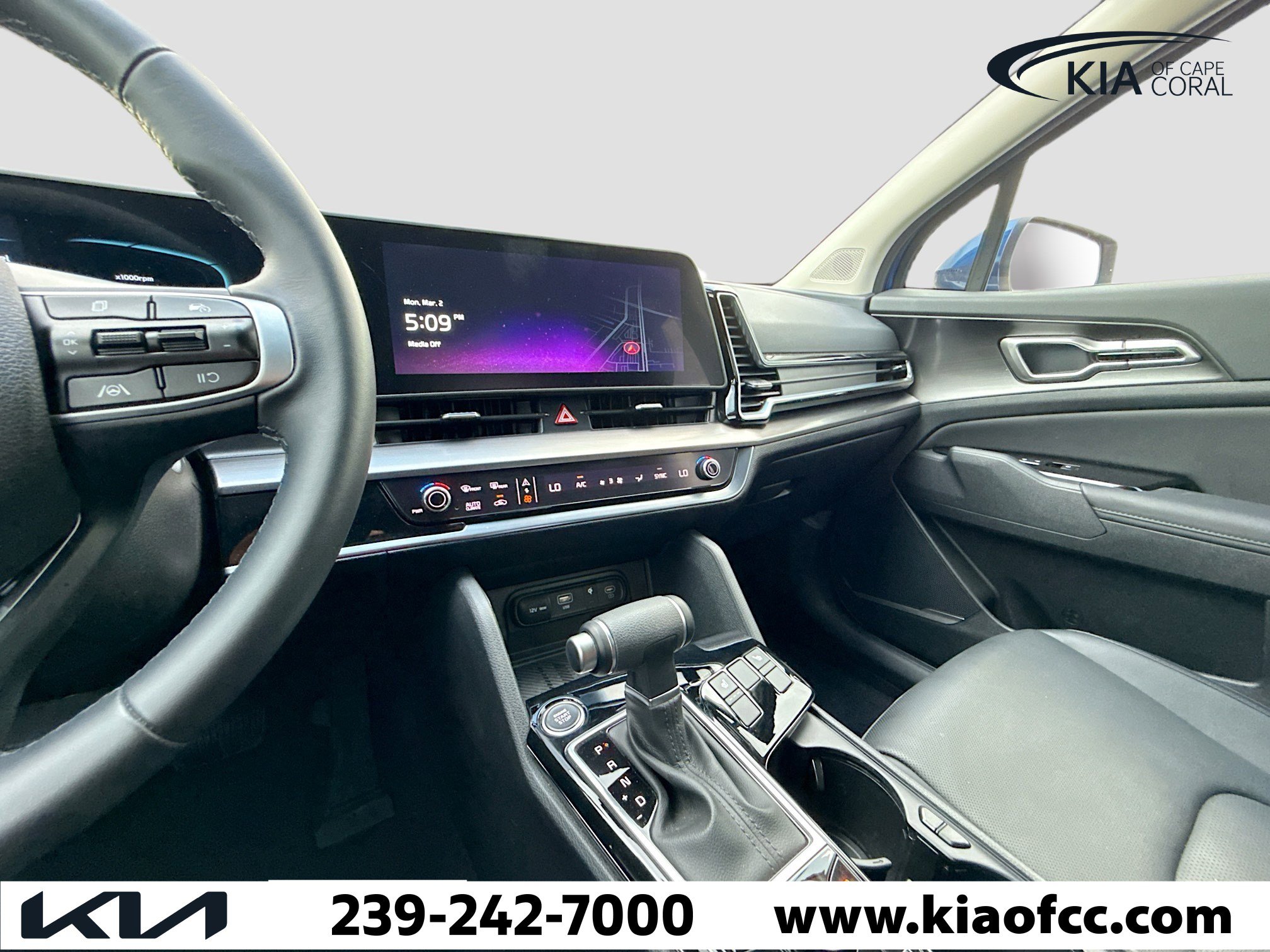 Used 2025 Kia Sportage EX image 42