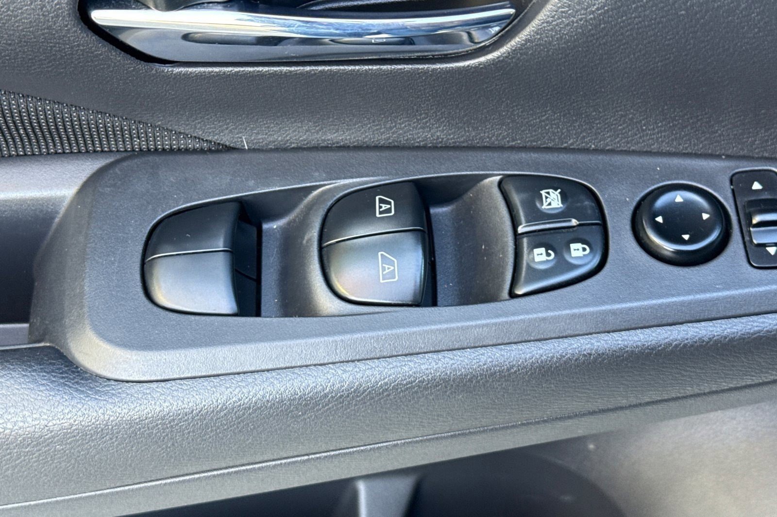 Used 2023 Nissan Kicks SV FWD image 12