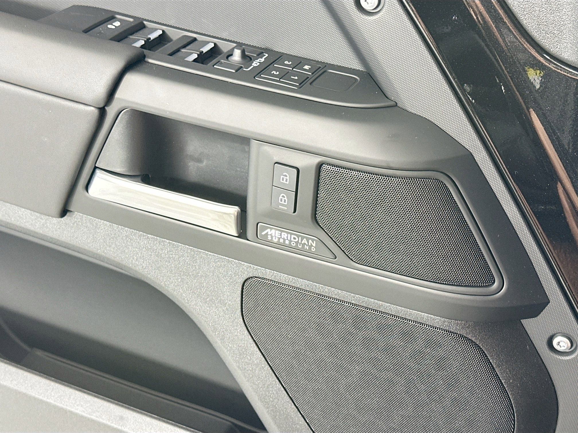 Used 2026 Land Rover Defender 130 X-Dynamic SE image 16