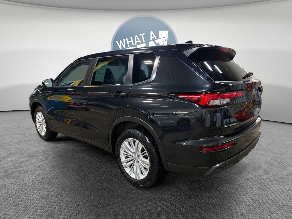 Used 2023 Mitsubishi Outlander ES image 6