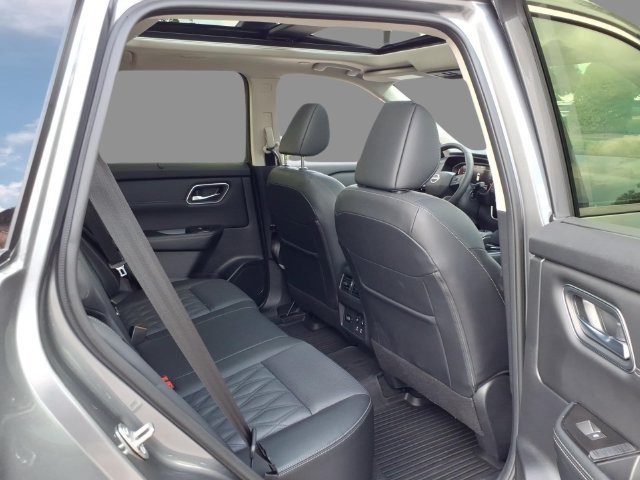 Certified 2026 Nissan Rogue Platinum w/ Platinum Premium Package AWD/4WD image 12