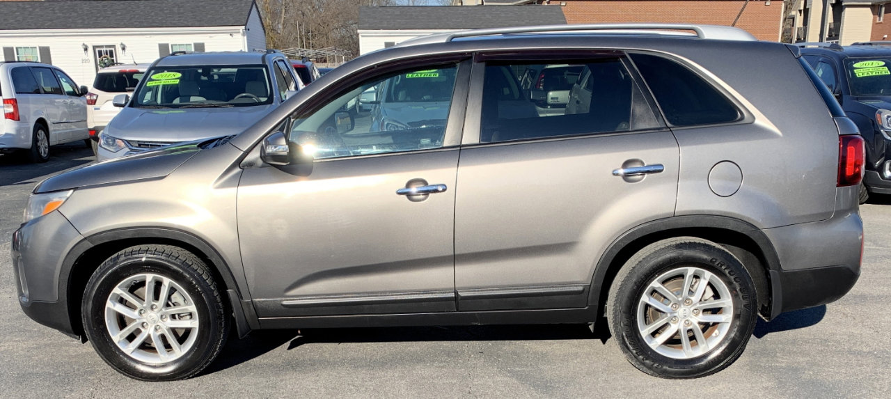 Used 2014 Kia Sorento LX image 2